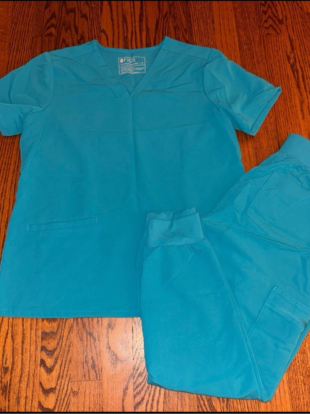 Figs Scrub Set